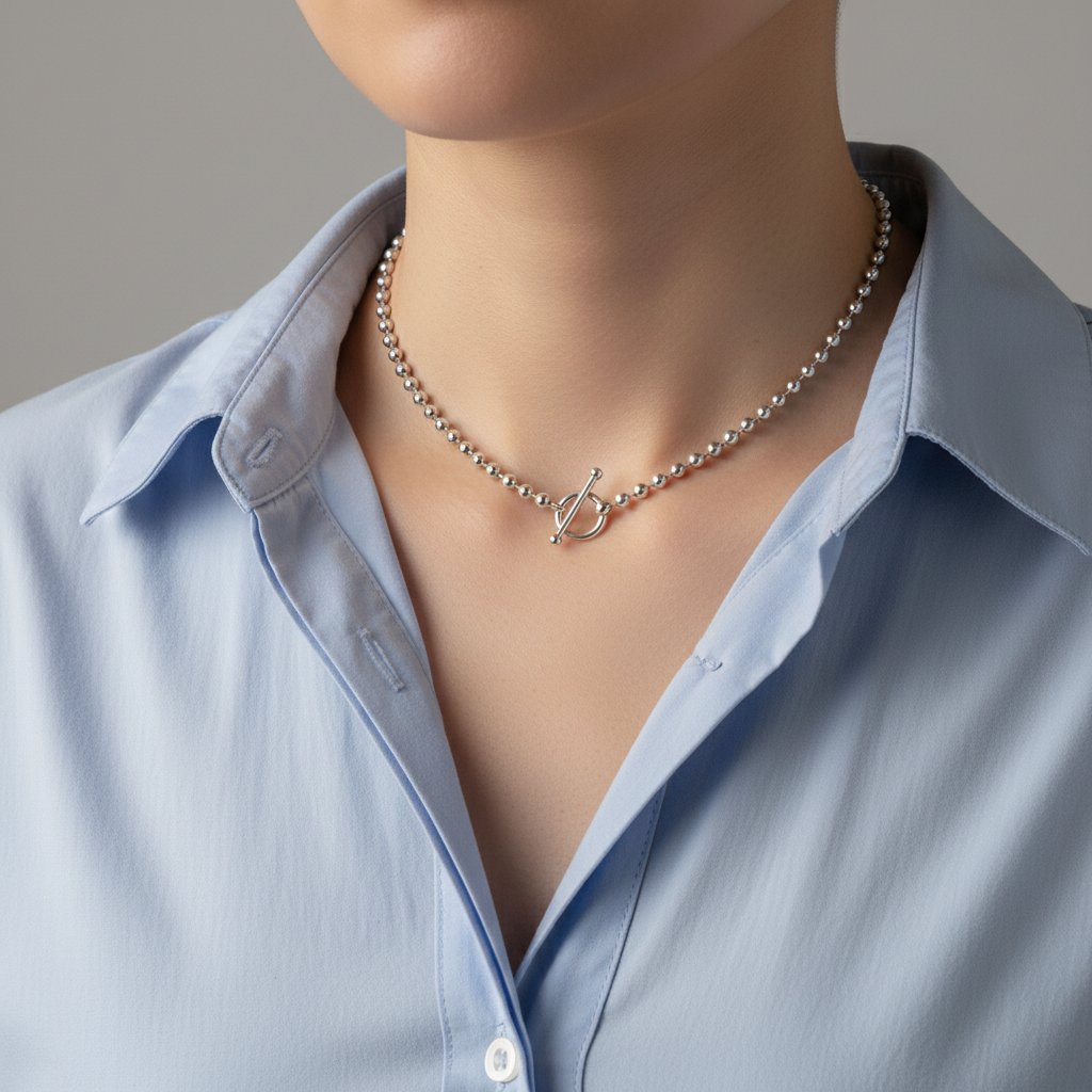 더 짧은 길이의 실버 목걸이