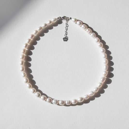 Basic Pearl Necklace